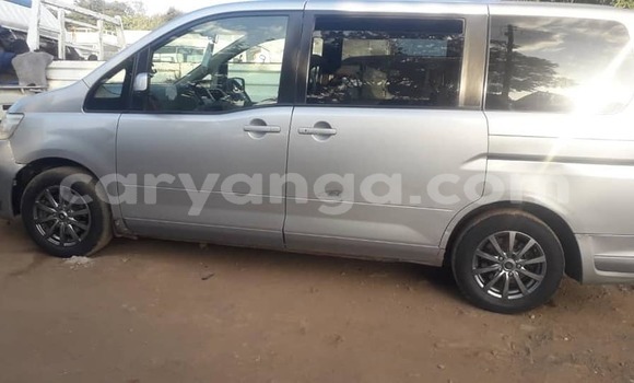 Buy Used Nissan Serena Silver Car in Blantyre in Malawi
