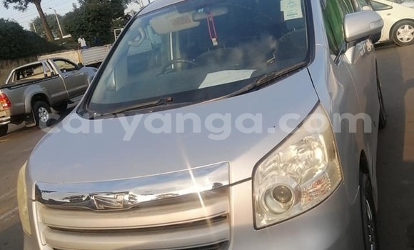 Nunua Ilio tumika Toyota Noah Silver Gari ndani ya Blantyre nchini Malawi Nunua Ilio tumika Toyota Noah Silver Gari ndani ya Blantyre nchini Malawi