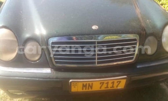Nunua Ilio tumika Mercedes‒Benz E–Class Green Gari ndani ya Blantyre nchini Malawi Nunua Ilio tumika Mercedes‒Benz E–Class Green Gari ndani ya Blantyre nchini Malawi