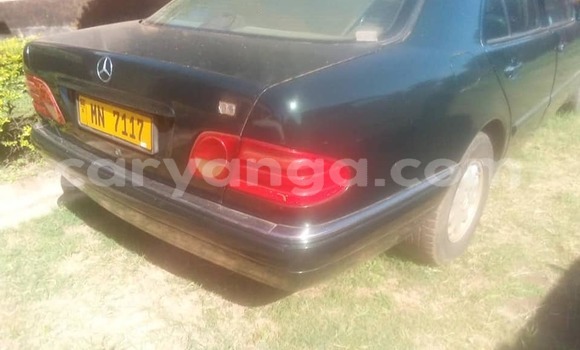 Nunua Ilio tumika Mercedes‒Benz E–Class Green Gari ndani ya Blantyre nchini Malawi Nunua Ilio tumika Mercedes‒Benz E–Class Green Gari ndani ya Blantyre nchini Malawi
