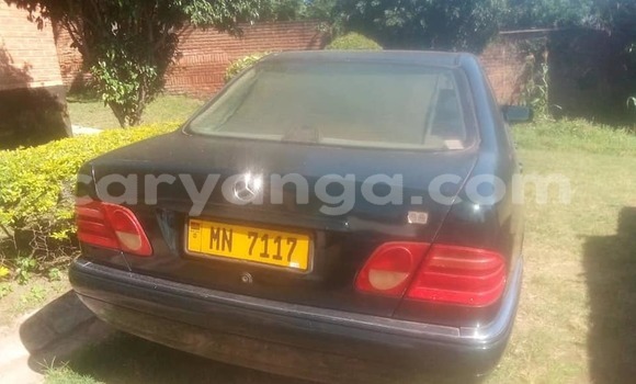 Nunua Ilio tumika Mercedes‒Benz E–Class Green Gari ndani ya Blantyre nchini Malawi Nunua Ilio tumika Mercedes‒Benz E–Class Green Gari ndani ya Blantyre nchini Malawi