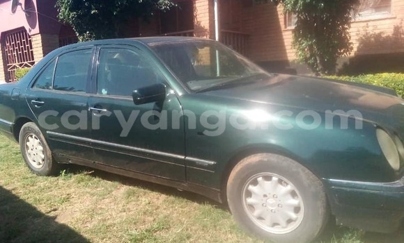 Nunua Ilio tumika Mercedes‒Benz E–Class Green Gari ndani ya Blantyre nchini Malawi Nunua Ilio tumika Mercedes‒Benz E–Class Green Gari ndani ya Blantyre nchini Malawi