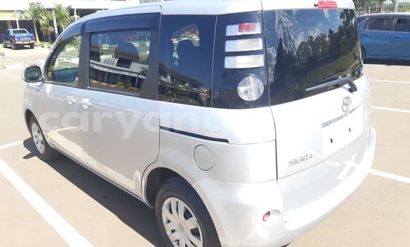Buy Used Toyota Sienta White Car in Lilongwe in Malawi Buy Used Toyota Sienta White Car in Lilongwe in Malawi