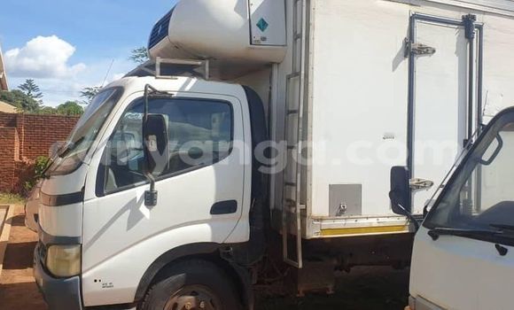Nunua Ilio tumika Toyota Dyna White Gari ndani ya Lilongwe nchini Malawi Nunua Ilio tumika Toyota Dyna White Gari ndani ya Lilongwe nchini Malawi