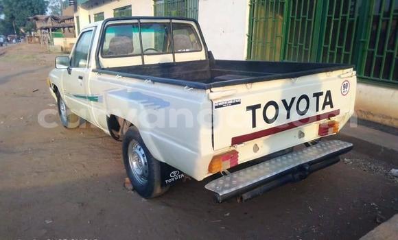 Nunua Ilio tumika Toyota Hilux White Gari ndani ya Lilongwe nchini Malawi Nunua Ilio tumika Toyota Hilux White Gari ndani ya Lilongwe nchini Malawi
