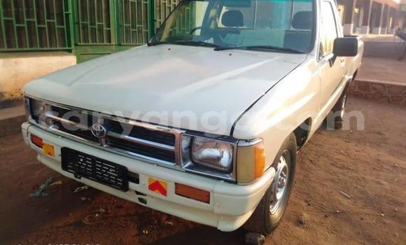 Nunua Ilio tumika Toyota Hilux White Gari ndani ya Lilongwe nchini Malawi Nunua Ilio tumika Toyota Hilux White Gari ndani ya Lilongwe nchini Malawi