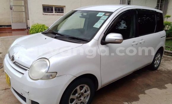 Buy Used Toyota Sienta White Car in Blantyre in Malawi Buy Used Toyota Sienta White Car in Blantyre in Malawi