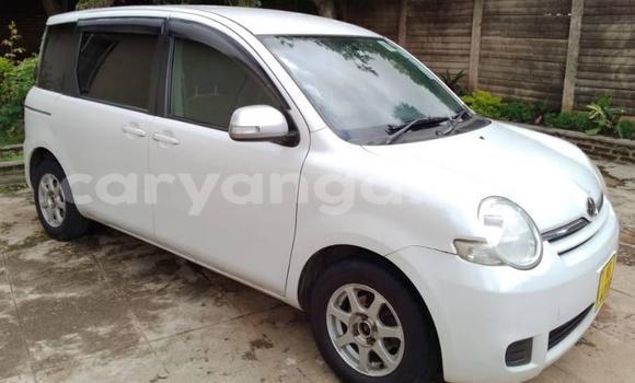Buy Used Toyota Sienta White Car in Blantyre in Malawi Buy Used Toyota Sienta White Car in Blantyre in Malawi