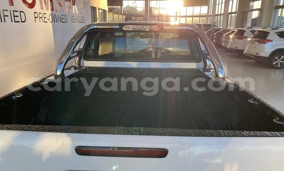 Nunua Ilio tumika Toyota Hilux White Gari ndani ya Blantyre nchini Malawi Nunua Ilio tumika Toyota Hilux White Gari ndani ya Blantyre nchini Malawi