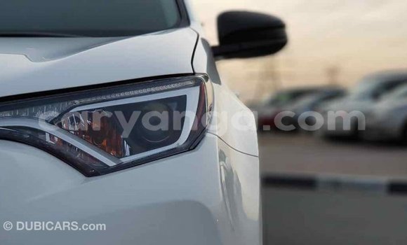 Nunua Imported Toyota RAV4 White Gari ndani ya Import - Dubai nchini Malawi Nunua Imported Toyota RAV4 White Gari ndani ya Import - Dubai nchini Malawi