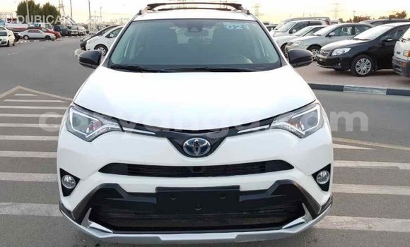Nunua Imported Toyota RAV4 White Gari ndani ya Import - Dubai nchini Malawi Nunua Imported Toyota RAV4 White Gari ndani ya Import - Dubai nchini Malawi