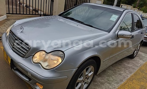 Acheter Occasion Voiture Mercedes‒Benz E–Class Gris à Blantyre, Malawi Acheter Occasion Voiture Mercedes‒Benz E–Class Gris à Blantyre, Malawi