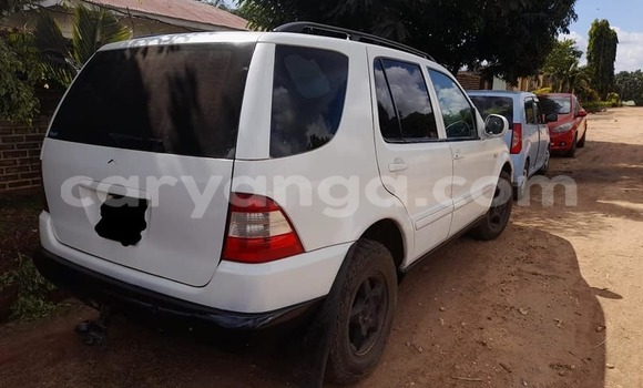 Acheter Occasion Voiture Mercedes‒Benz ML–Class Blanc à Blantyre, Malawi Acheter Occasion Voiture Mercedes‒Benz ML–Class Blanc à Blantyre, Malawi