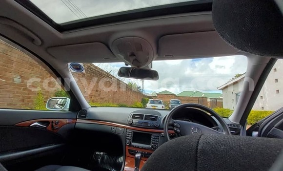 Acheter Occasion Voiture Mercedes‒Benz E–Class Gris à Blantyre, Malawi Acheter Occasion Voiture Mercedes‒Benz E–Class Gris à Blantyre, Malawi