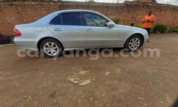 Acheter Occasion Voiture Mercedes‒Benz E–Class Gris à Blantyre, Malawi Acheter Occasion Voiture Mercedes‒Benz E–Class Gris à Blantyre, Malawi