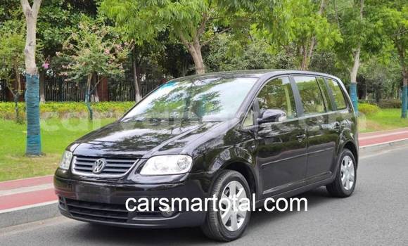 Buy Used Volkswagen Touran Silver Car in Rumphi in Rumphi Buy Used Volkswagen Touran Silver Car in Rumphi in Rumphi