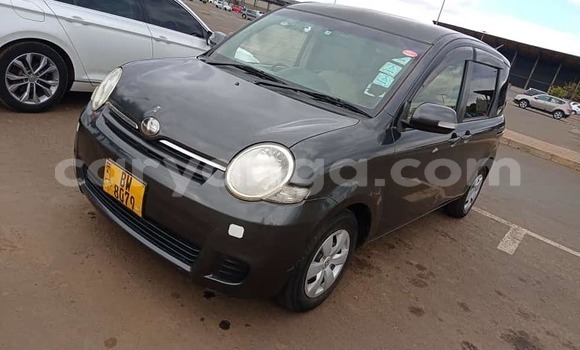 Buy Used Toyota Sienta Black Car in Lilongwe in Malawi