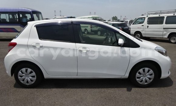 Buy Used Toyota Vitz White Car in Chiradzulu in Chiradzulu Buy Used Toyota Vitz White Car in Chiradzulu in Chiradzulu
