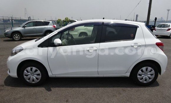 Buy Used Toyota Vitz White Car in Chiradzulu in Chiradzulu Buy Used Toyota Vitz White Car in Chiradzulu in Chiradzulu