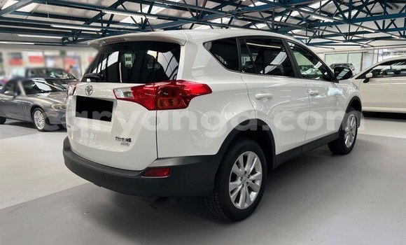 Buy Used Toyota RAV4 White Car in Dowa in Dowa Buy Used Toyota RAV4 White Car in Dowa in Dowa