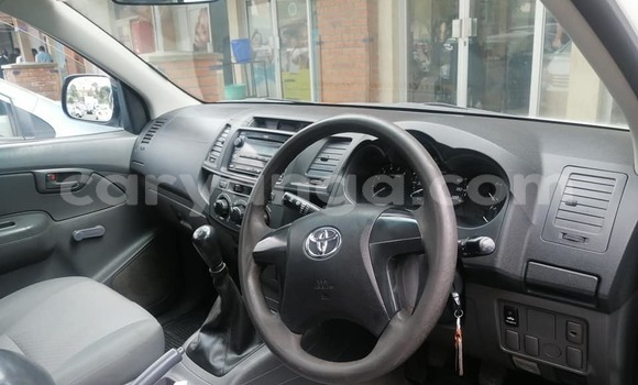 Nunua Ilio tumika Toyota Hilux White Gari ndani ya Blantyre nchini Malawi Nunua Ilio tumika Toyota Hilux White Gari ndani ya Blantyre nchini Malawi