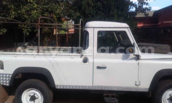 Buy Used Land Rover Defender White Car in Zomba in Malawi Buy Used Land Rover Defender White Car in Zomba in Malawi