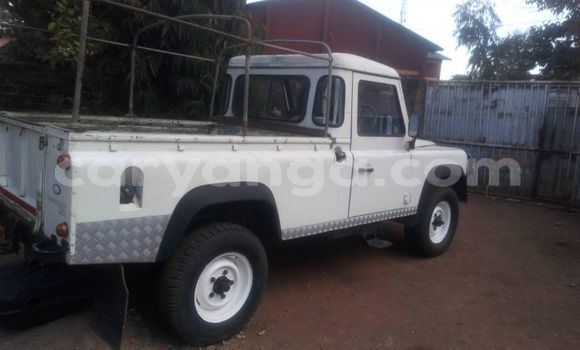 Buy Used Land Rover Defender White Car in Zomba in Malawi Buy Used Land Rover Defender White Car in Zomba in Malawi