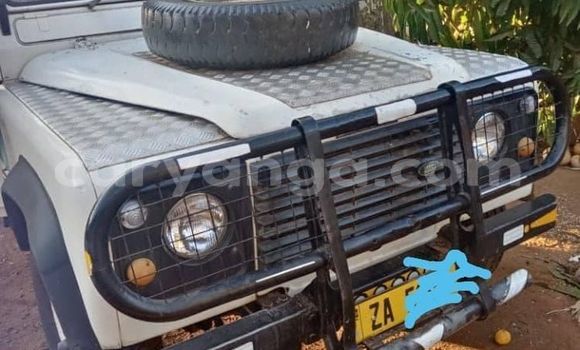 Buy Used Land Rover Defender White Car in Zomba in Malawi Buy Used Land Rover Defender White Car in Zomba in Malawi