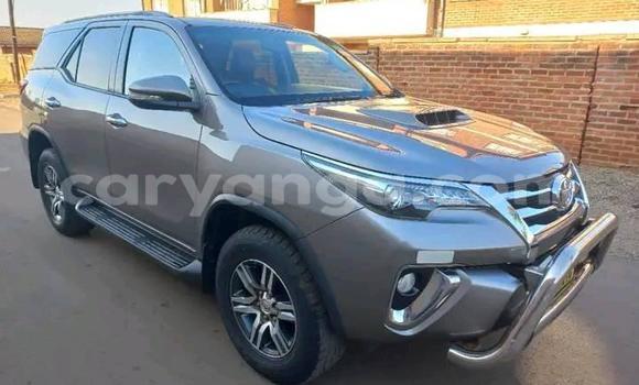 Acheter Occasion Voiture Toyota Fortuner Gris à Lilongwe, Malawi Acheter Occasion Voiture Toyota Fortuner Gris à Lilongwe, Malawi