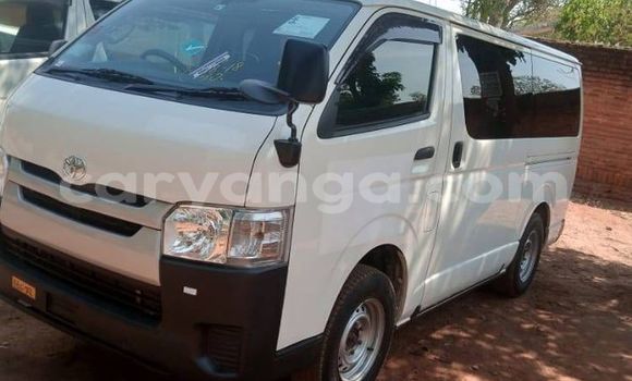 Nunua Ilio tumika Toyota Hiace White Gari ndani ya Blantyre nchini Malawi Nunua Ilio tumika Toyota Hiace White Gari ndani ya Blantyre nchini Malawi