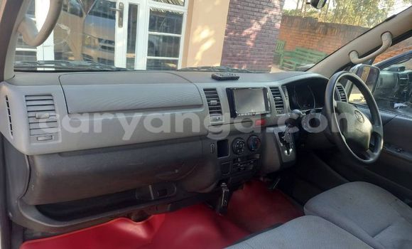 Nunua Ilio tumika Toyota Regius Silver Gari ndani ya Blantyre nchini Malawi Nunua Ilio tumika Toyota Regius Silver Gari ndani ya Blantyre nchini Malawi