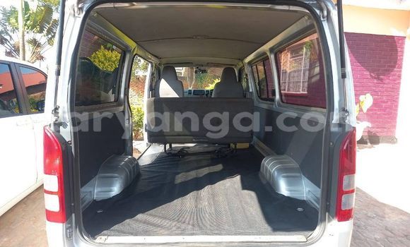 Nunua Ilio tumika Toyota Regius Silver Gari ndani ya Blantyre nchini Malawi Nunua Ilio tumika Toyota Regius Silver Gari ndani ya Blantyre nchini Malawi