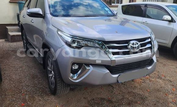 Nunua Ilio tumika Toyota Fortuner Silver Gari ndani ya Lilongwe nchini Malawi Nunua Ilio tumika Toyota Fortuner Silver Gari ndani ya Lilongwe nchini Malawi