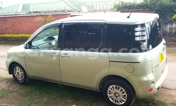 Buy Used Toyota Sienta Green Car in Blantyre in Malawi Buy Used Toyota Sienta Green Car in Blantyre in Malawi