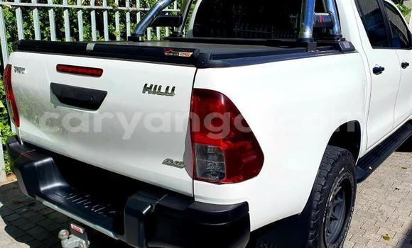 Nunua Ilio tumika Toyota Hilux White Gari ndani ya Blantyre nchini Malawi Nunua Ilio tumika Toyota Hilux White Gari ndani ya Blantyre nchini Malawi