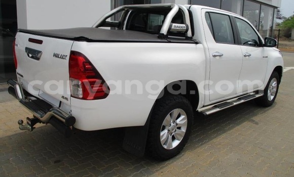 Nunua Ilio tumika Toyota Hilux White Gari ndani ya Blantyre nchini Malawi Nunua Ilio tumika Toyota Hilux White Gari ndani ya Blantyre nchini Malawi