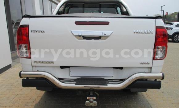 Nunua Ilio tumika Toyota Hilux White Gari ndani ya Blantyre nchini Malawi Nunua Ilio tumika Toyota Hilux White Gari ndani ya Blantyre nchini Malawi