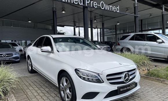 Nunua Ilio tumika Mercedes‒Benz C–Class White Gari ndani ya Blantyre nchini Malawi Nunua Ilio tumika Mercedes‒Benz C–Class White Gari ndani ya Blantyre nchini Malawi
