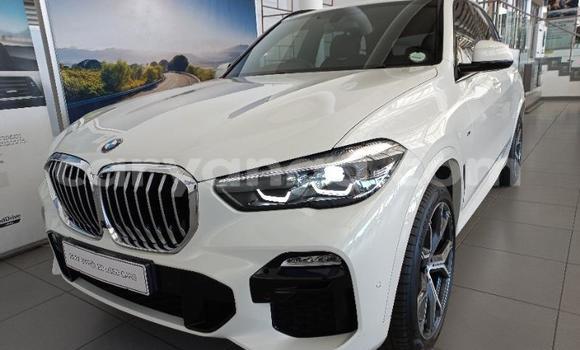 Nunua Ilio tumika BMW X5 White Gari ndani ya Blantyre nchini Malawi Nunua Ilio tumika BMW X5 White Gari ndani ya Blantyre nchini Malawi