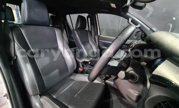 Nunua Ilio tumika Toyota Hilux White Gari ndani ya Blantyre nchini Malawi Nunua Ilio tumika Toyota Hilux White Gari ndani ya Blantyre nchini Malawi