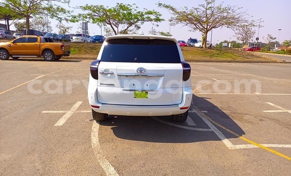 Buy Used Toyota Vanguard White Car in Lilongwe in Malawi Buy Used Toyota Vanguard White Car in Lilongwe in Malawi