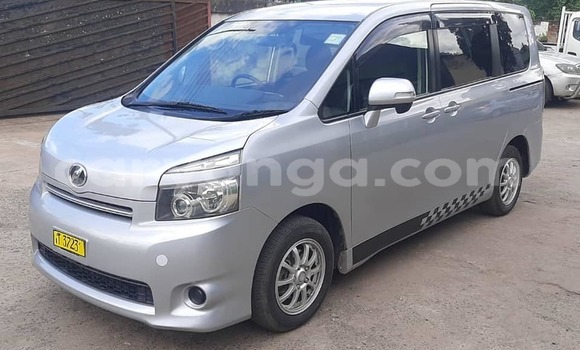 Nunua Ilio tumika Toyota Voxy Silver Gari ndani ya Blantyre nchini Malawi Nunua Ilio tumika Toyota Voxy Silver Gari ndani ya Blantyre nchini Malawi