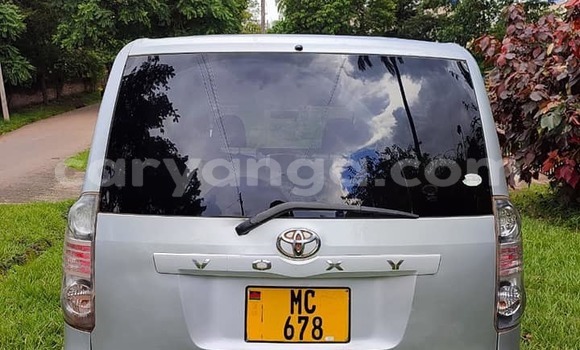Nunua Ilio tumika Toyota Voxy Silver Gari ndani ya Blantyre nchini Malawi Nunua Ilio tumika Toyota Voxy Silver Gari ndani ya Blantyre nchini Malawi