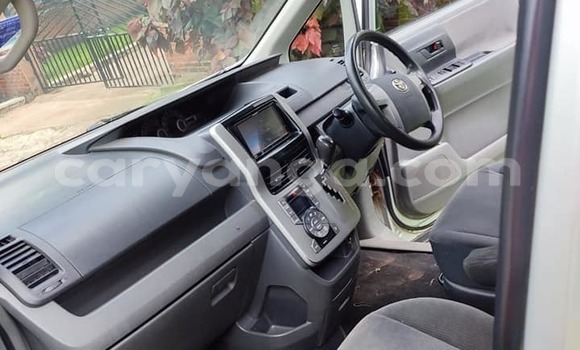 Nunua Ilio tumika Toyota Voxy Silver Gari ndani ya Blantyre nchini Malawi Nunua Ilio tumika Toyota Voxy Silver Gari ndani ya Blantyre nchini Malawi