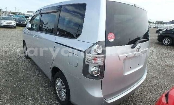 Nunua Ilio tumika Toyota Voxy Silver Gari ndani ya Blantyre nchini Malawi Nunua Ilio tumika Toyota Voxy Silver Gari ndani ya Blantyre nchini Malawi