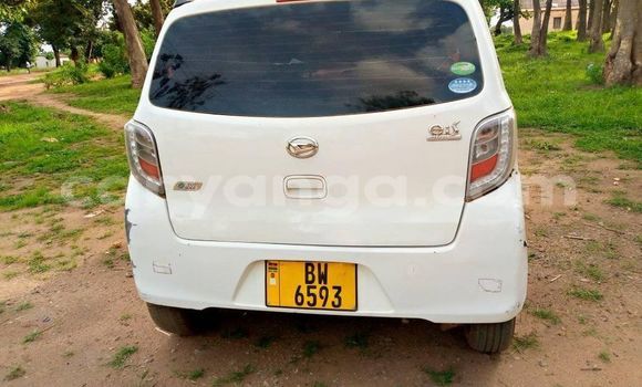 Buy Used Daihatsu Mira White Car in Dowa in Dowa Buy Used Daihatsu Mira White Car in Dowa in Dowa