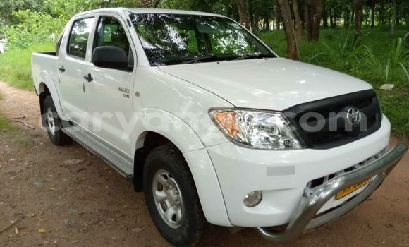 Nunua Ilio tumika Toyota Hilux White Gari ndani ya Blantyre nchini Malawi Nunua Ilio tumika Toyota Hilux White Gari ndani ya Blantyre nchini Malawi