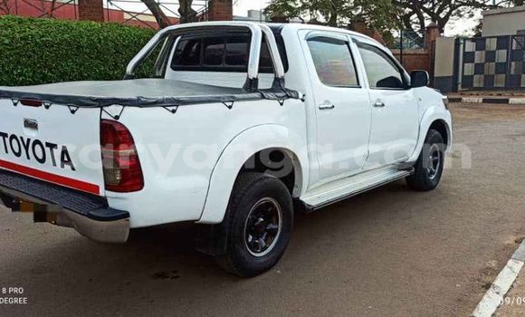 Nunua Ilio tumika Toyota Hilux White Gari ndani ya Blantyre nchini Malawi Nunua Ilio tumika Toyota Hilux White Gari ndani ya Blantyre nchini Malawi