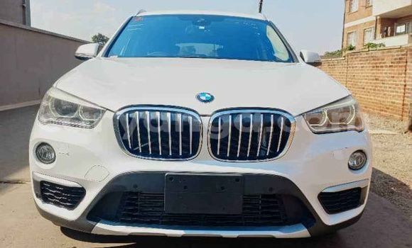 Nunua Ilio tumika BMW X1 White Gari ndani ya Blantyre nchini Malawi Nunua Ilio tumika BMW X1 White Gari ndani ya Blantyre nchini Malawi