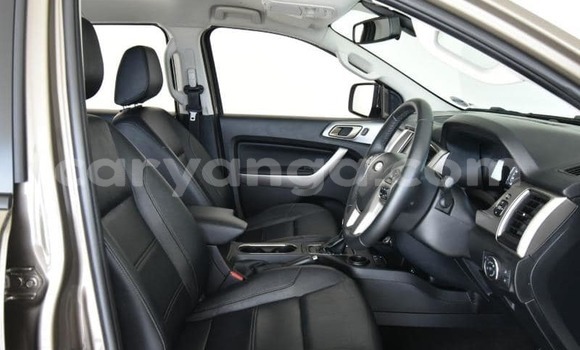 Nunua Ilio tumika Ford Everest Silver Gari ndani ya Blantyre nchini Malawi Nunua Ilio tumika Ford Everest Silver Gari ndani ya Blantyre nchini Malawi